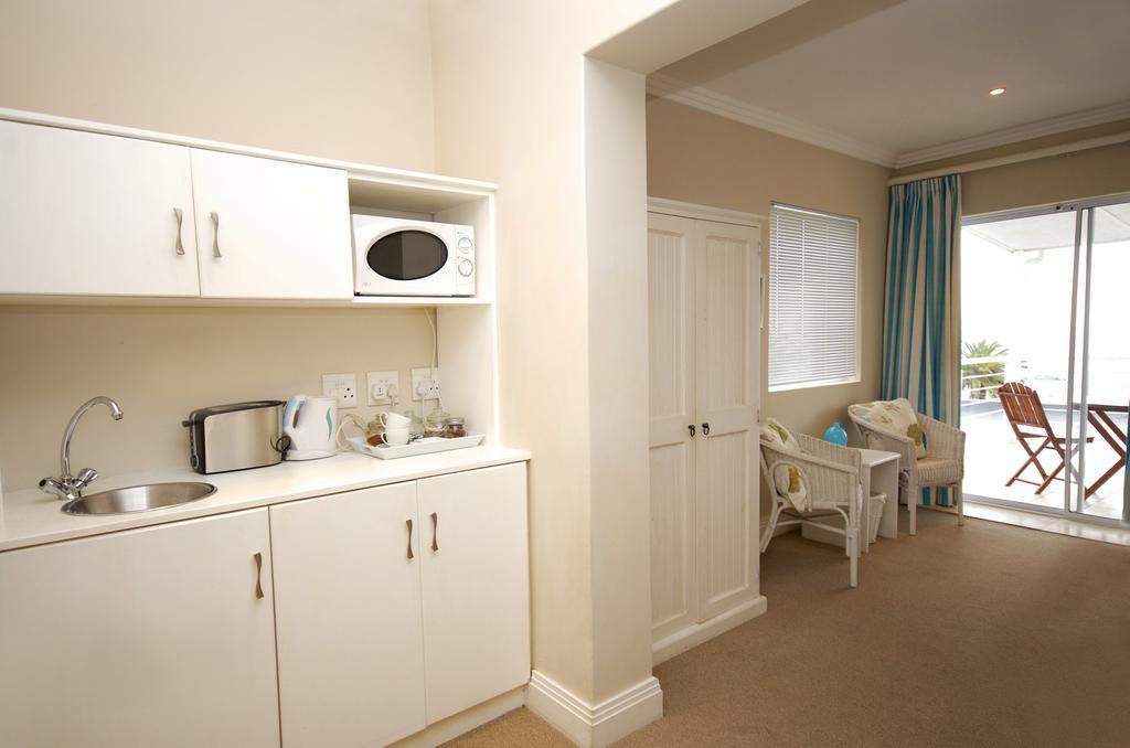 61 On Camps Bay Bed & Breakfast 3*