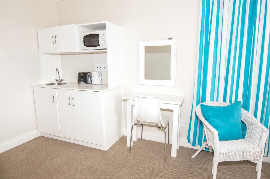 Bed & Breakfast 61 On Camps Bay Cape Town