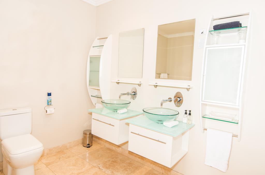 61 On Camps Bay Bed & Breakfast 3*