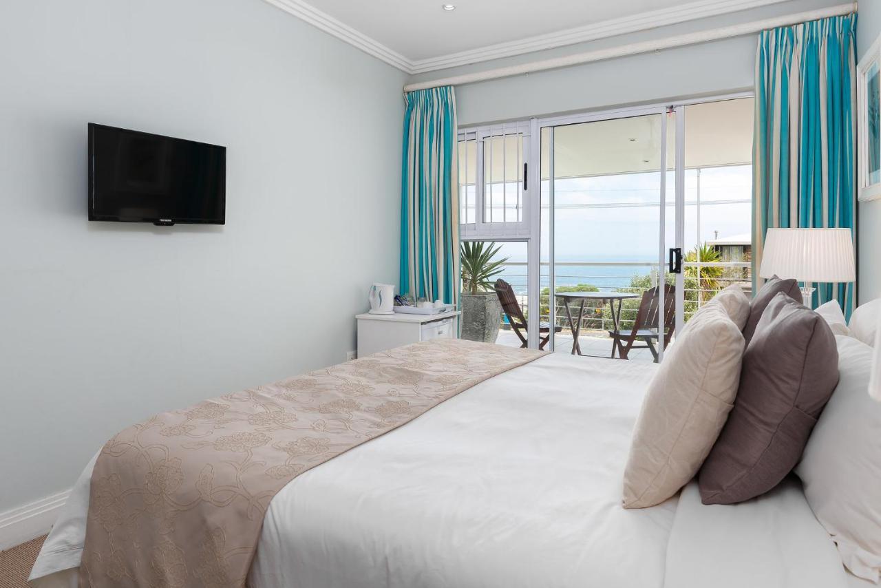 61 On Camps Bay 3*